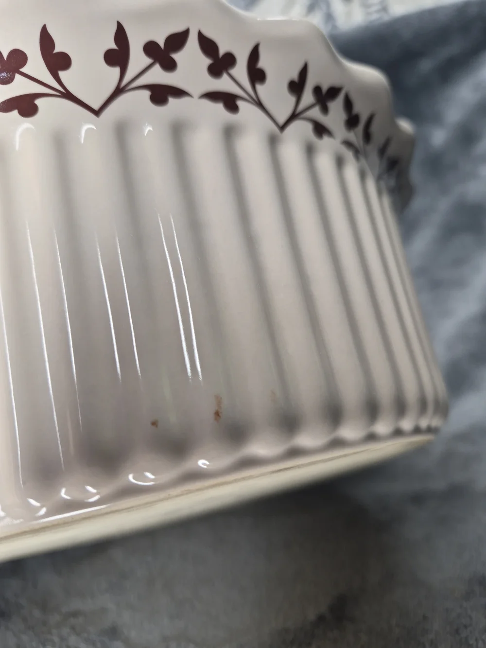 Paula Deen 2 Quart Fall Havest Covered Round Casserole Dish Cream/brown Leaf